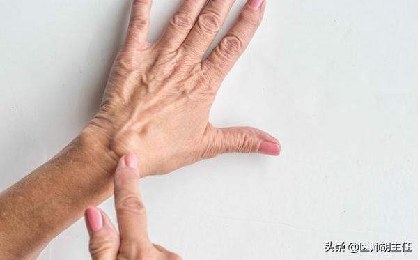 脂肪瘤怎么治疗最好的方法，正常人为什么会出现脂肪瘤