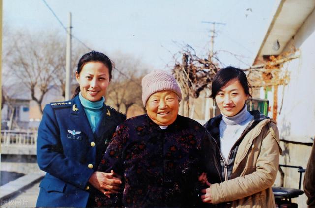 王亚平个人资料，王亚平航天员个人事迹（为丈夫生下一个女儿）