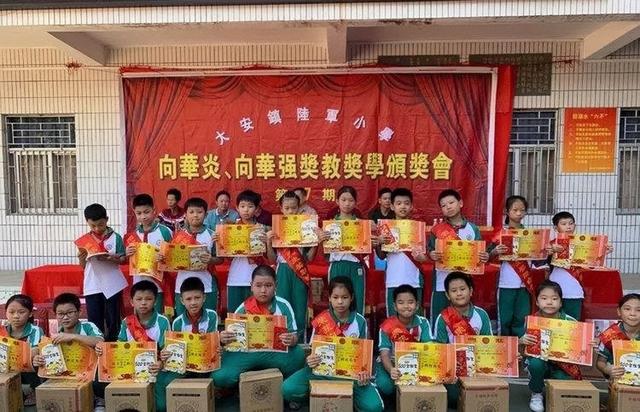 新义安掌门人向华强，江湖大佬向华强的传奇故事