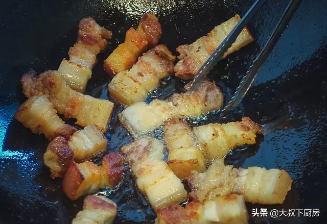 五花肉烧腐竹的正确做法，好吃的不是五花肉