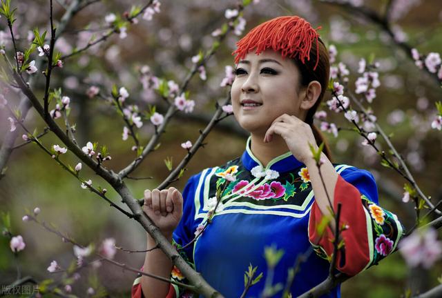 关于桃花的诗句绝美，六首桃花美女诗词