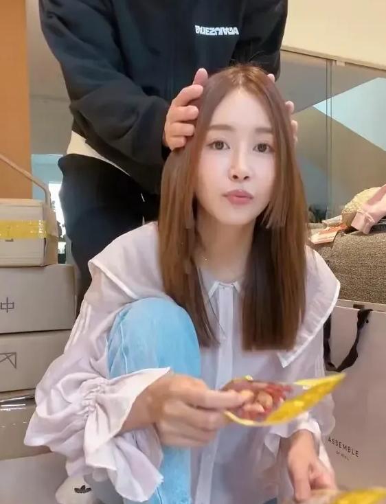 陈赫个人资料跑男成员，晒妻子小心翼翼