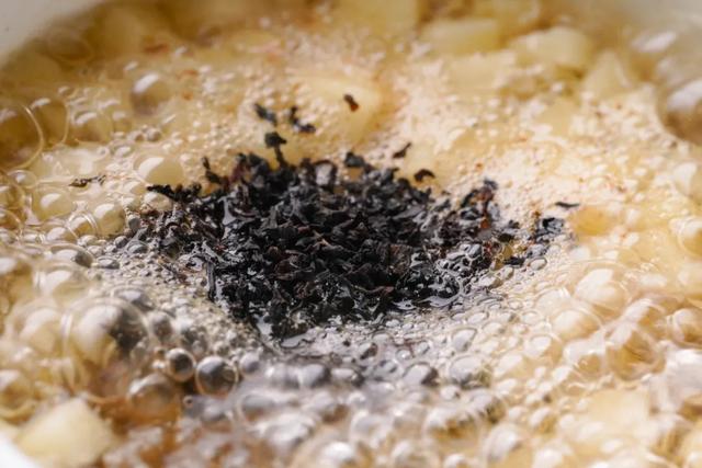 煮奶茶的正确方法，怎么煮奶茶更好喝（好吃下饭的奶茶几分钟就学到手）