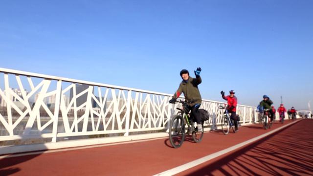 山西汾河公园近况，景区回应山西汾河湿地公园厕所门透明