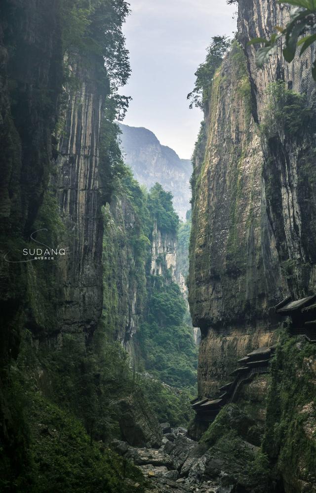 天山神秘大峡谷地貌特征，北纬30度上的大峡谷