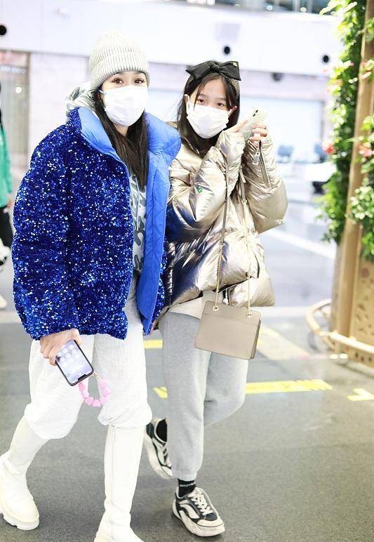  钟丽缇年轻时穿校服，大龄女明星的校服装扮