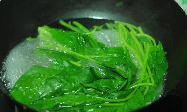 东北酸菜的腌制方法，东北腌酸菜最正宗的做法