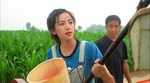 麦小登跟男友初见面，带着父亲嫁给青梅竹马