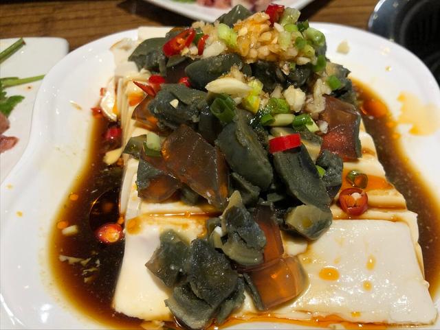 皮蛋怎样凉拌好吃，凉拌皮蛋是怎样做才好吃