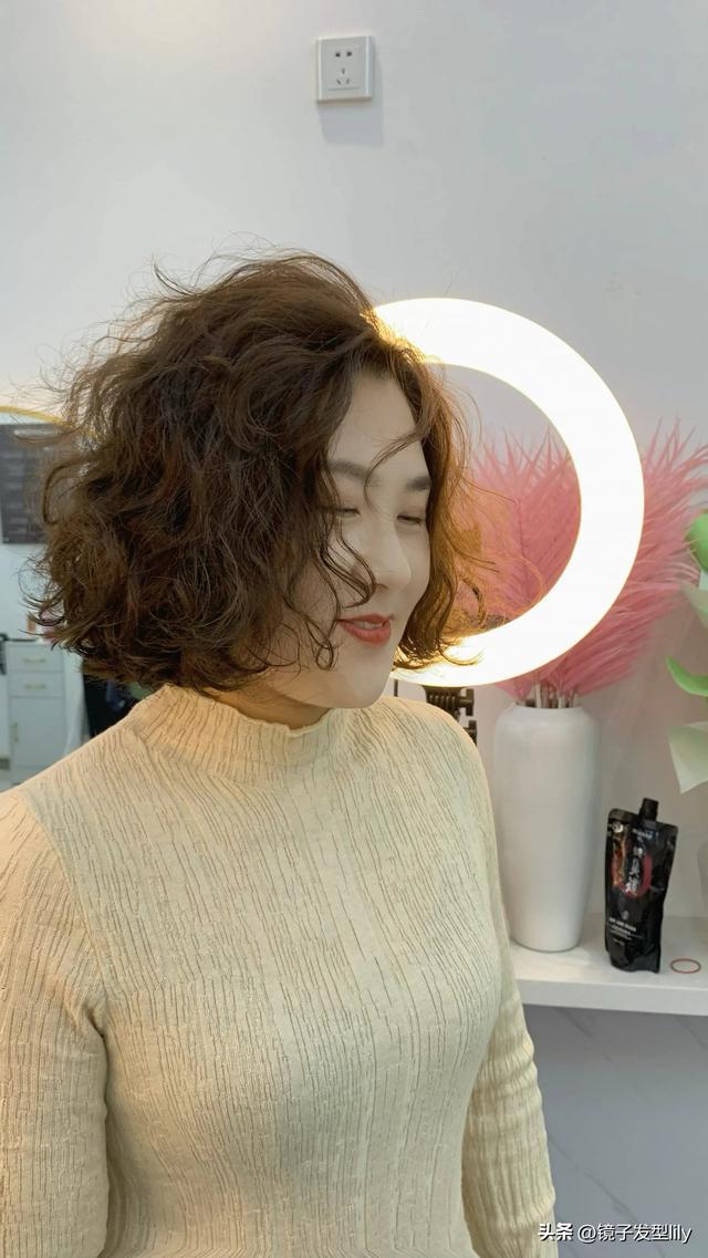 韩式发型中长发卷发，新爆款发型15款全烫卷半扎发