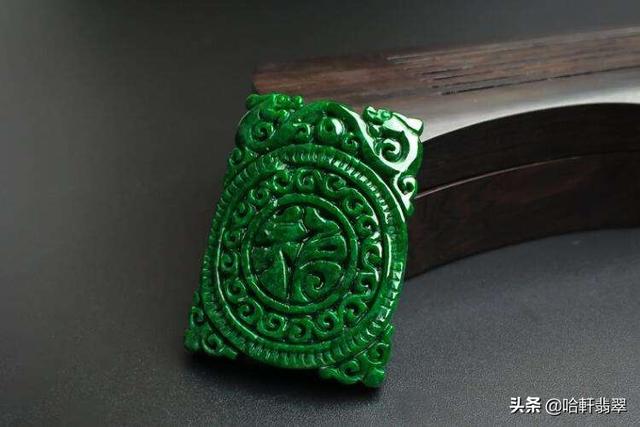 水头是什么意思，翡翠中的水头是什么意思（3分钟带你了解什么是翡翠的水头）