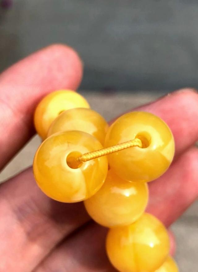 如何鉴定真假蜜蜡的鉴别方法图解，常见的几种辨别真假蜜蜡的方法