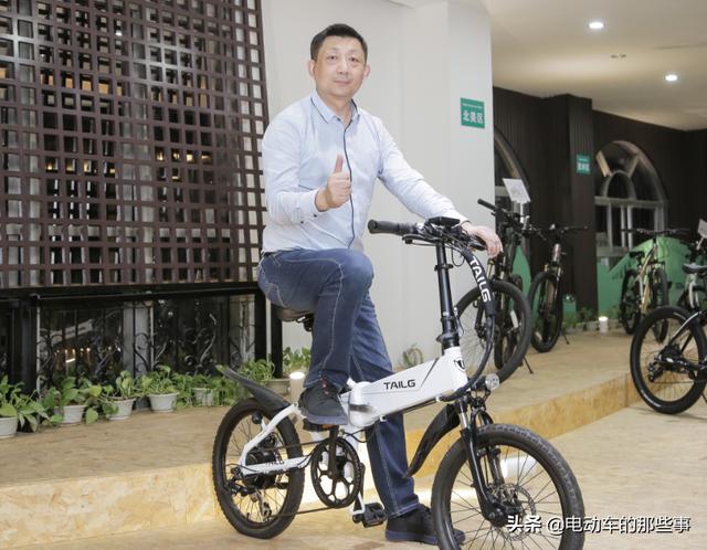 年轻人可以驾驶老年代步车吗，这3种不要驾照的代步车