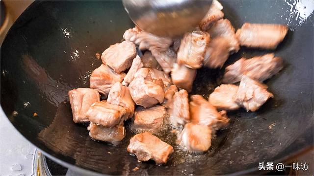 糖醋排骨的最简单做法，简单的糖醋排骨做法详细步骤（教你糖醋排骨的正确做法）