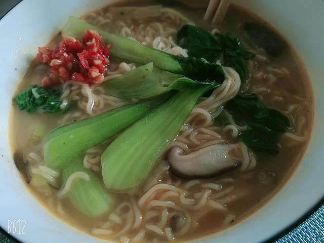 拌面家常做法，鸡蛋酱拌面