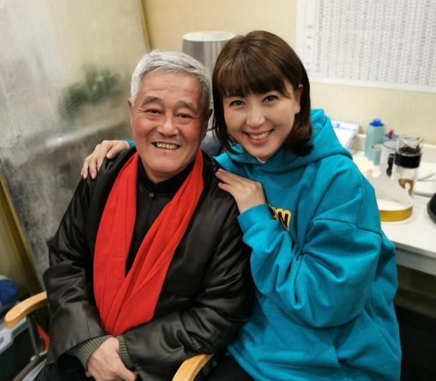 闫学晶赵本山同台，逼走搭档范伟、骂哭闫学晶