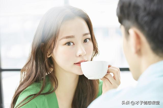 和男人聊天技巧，和男人聊天的话术技巧（高情商的女人和男人聊天10个小妙招）