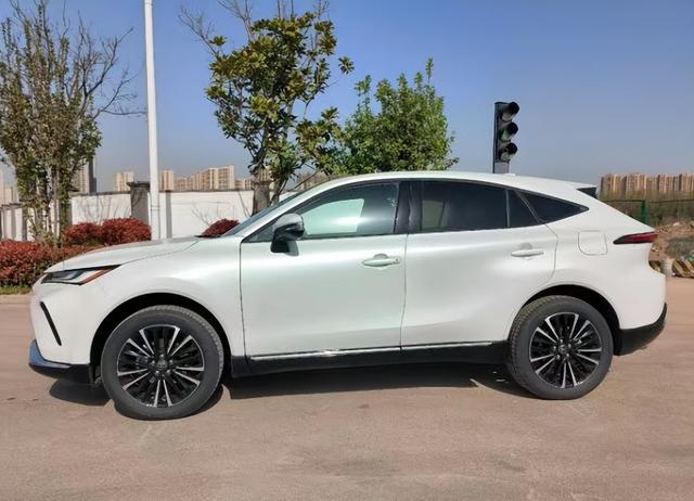 广汽丰田suv最新款chr，2023款广汽丰田C-HR正式上市