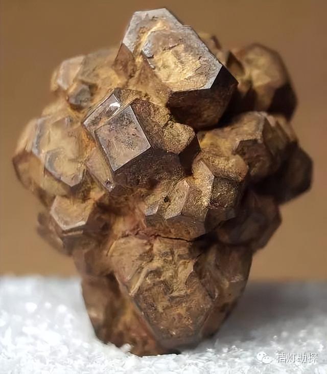 铜矿石原石图片，自然界矿石种类介绍（全球最新十大铜矿）