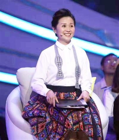 倒追老公恩爱30年，黄菡年轻时（倒追老公恩爱30年无绯闻）