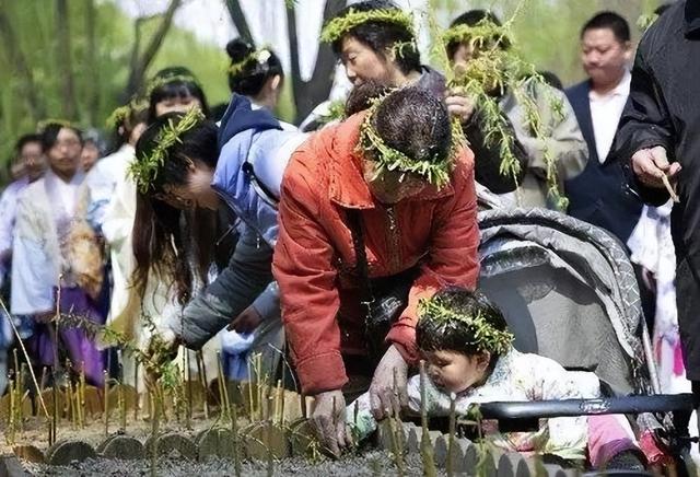 清明节的风俗是什么，清明节怎么过都有什么习俗（清明节有哪些习俗）