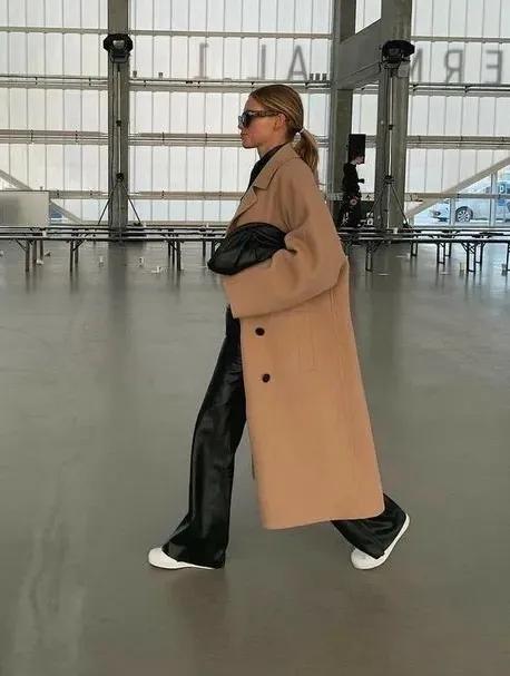 驼色大衣搭配图片，让你从20岁优雅到60岁的驼色大衣（驼色大衣怎么穿搭有气场）