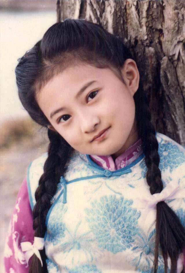 金铭小时候照片，为考北大弃演还珠（金铭小时候和现在对比）