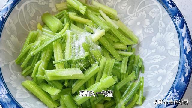 芹菜怎么炒好吃，芹菜怎么炒又脆又入味（饭店炒的芹菜为啥那么好吃）