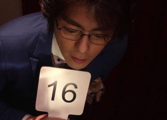 盘点那些眼睛里有星辰大海的男星，那些戴上眼镜就有斯文败类感觉的男星