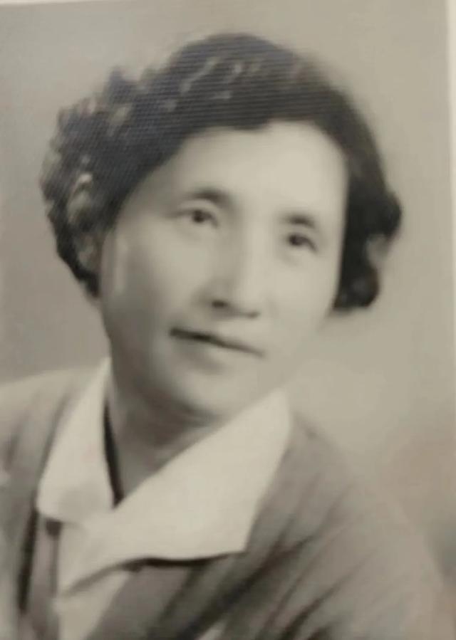 卫国戍边英雄事迹国防部，百万国人祭奠卫国戍边英烈肖思远