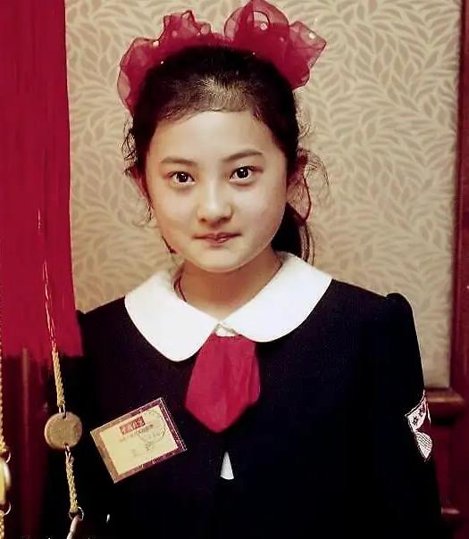 金铭小时候照片，为考北大弃演还珠（金铭小时候和现在对比）