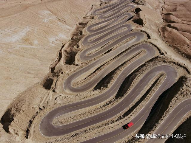 天山峡谷独库公路最美景点，天山山脊上的一条风景大道