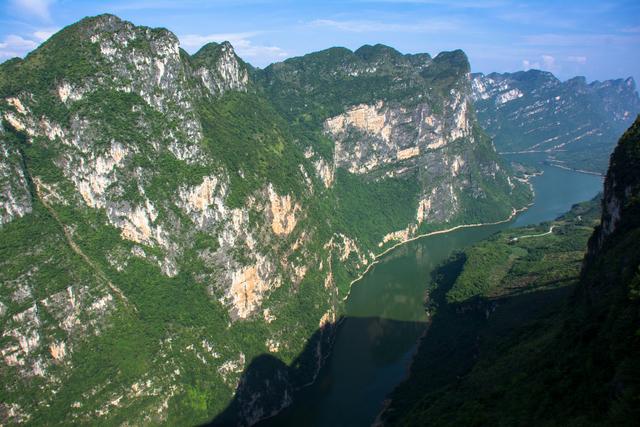 贵州最美的公路介绍，壮美的贵州遵义大发渠特大桥