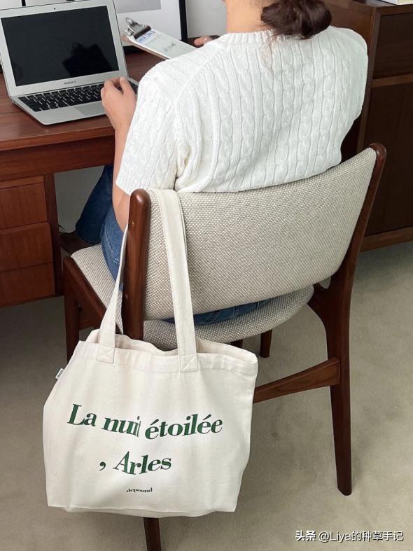 今年流行大包包，今夏最时髦的大包包都在这