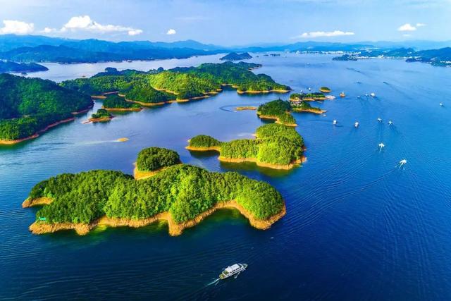 夏天去哪里旅游，夏天适合去哪里旅游避暑的地方（这些消暑纳凉地请收藏好）