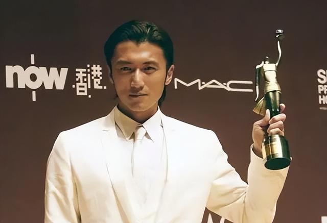 明星身高排行榜，30位当红男明星身高对比（男明星跟关晓彤同框暴露真实身高）