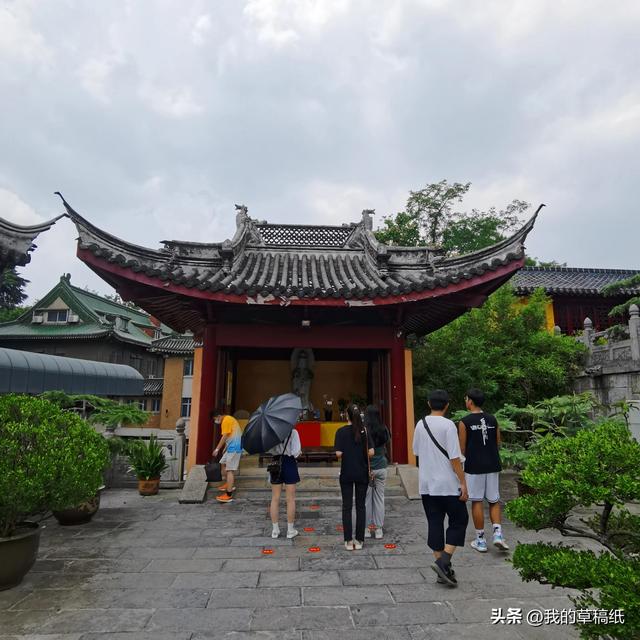 鸡鸣寺在哪个城市，古鸡鸣寺地点（天太热，南京鸡鸣寺的樱花开了）