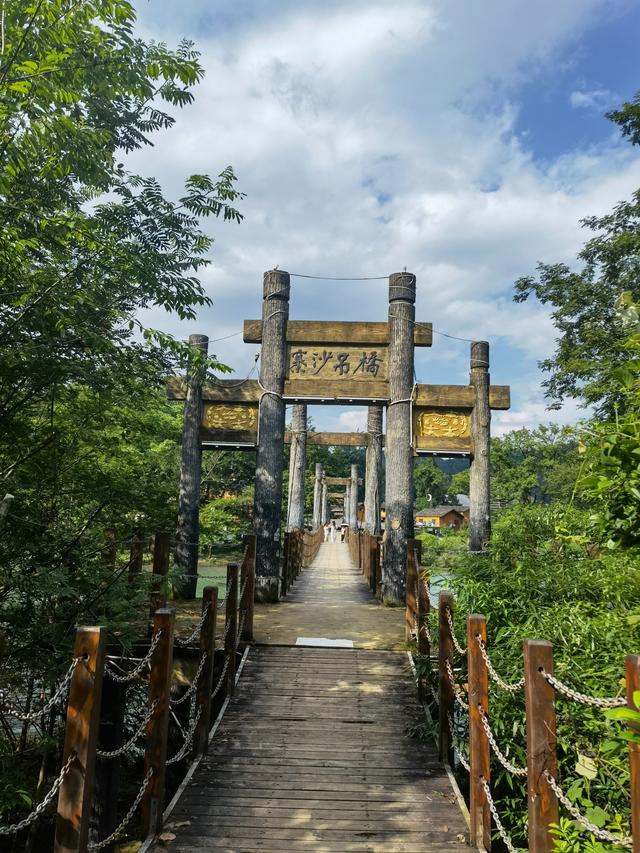 贵州铜仁梵净山，贵州铜仁梵净山风景区攻略（贵州省铜仁市梵净山风景区）