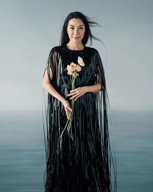 杨紫琼晚年生活，杨紫琼膝盖变形