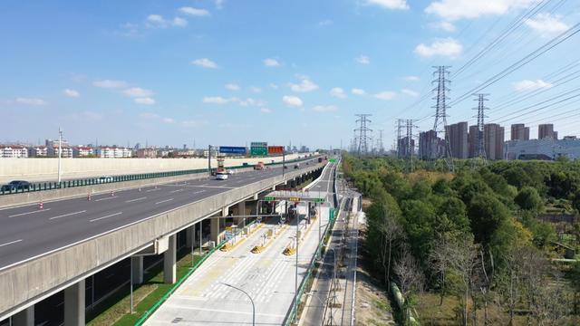 S32申嘉湖高速昆阳路东侧立交匝道正式通车，S32申嘉湖高速昆阳路东侧立交匝道正式通车