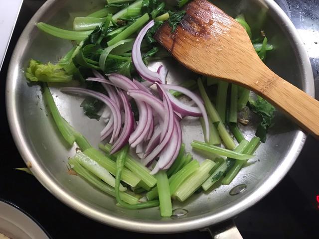 芹菜炒豆腐干的家常炒法，厨师长教你做芹菜炒豆腐干