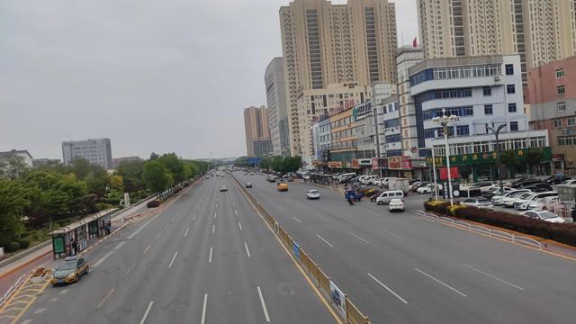盘锦向海大道与商贸北街交叉路口，盘锦市向海大道