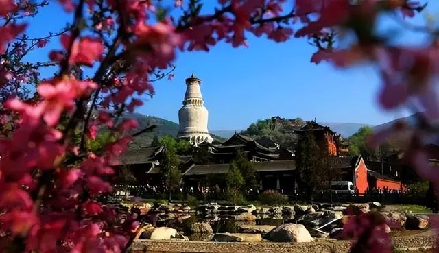 五台山文殊菩萨在哪个寺，五台山祈福文殊菩萨