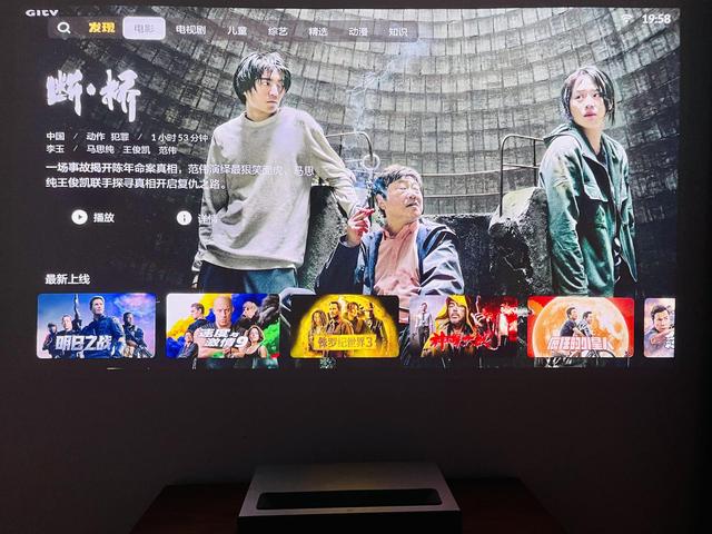 峰米小米激光电视对比评测，万元全色激光电视到底好不好用