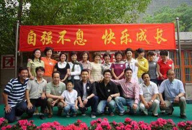 罗京去世讣告，为何墓地却出现怪相