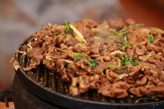 介绍一种特色美食北京烤鸭，北京烤鸭太好吃了