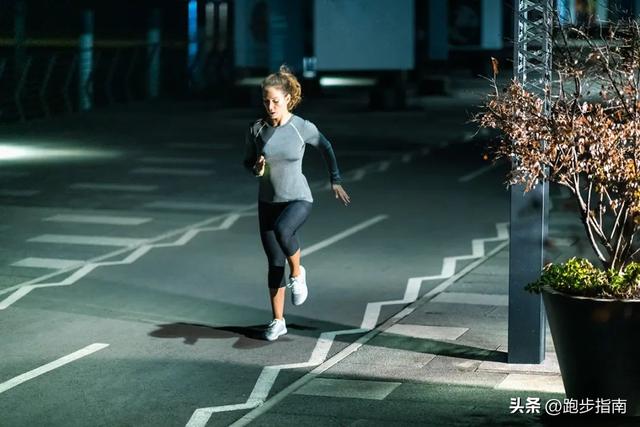 晨跑和夜跑哪个更健康，晨跑跟夜跑哪个容易减肥（晨跑和夜跑哪一个最减肥）