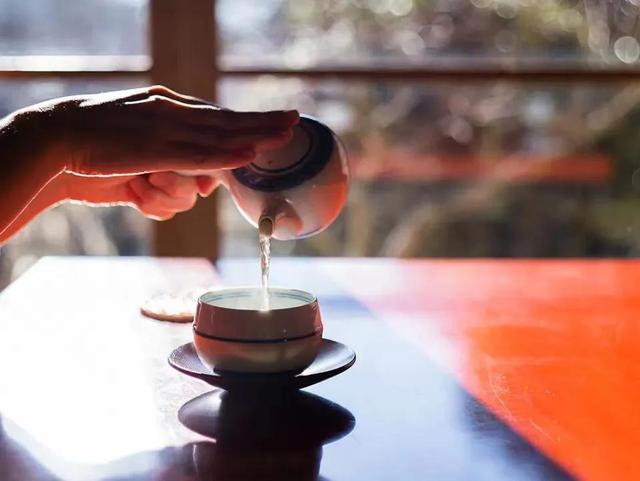 茶文案短句干净苦尽甘来，茶有浮沉