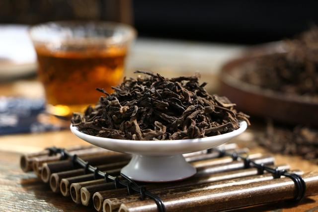普洱生茶冲泡方法，生普洱茶的冲泡方法和技巧（正确的普洱生茶泡法）