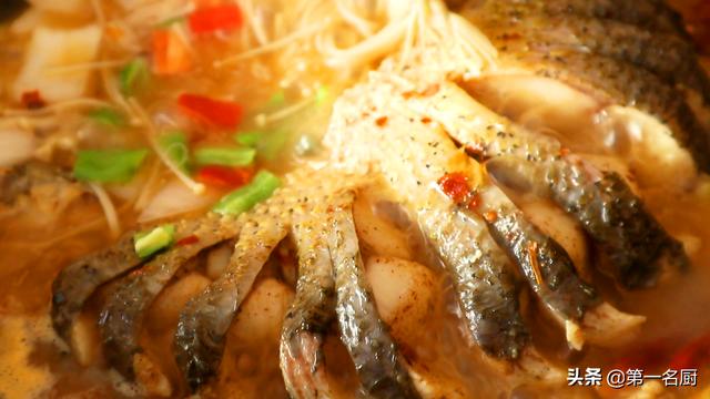 炖鱼放花椒大料吗，炖鱼最好放哪些调料